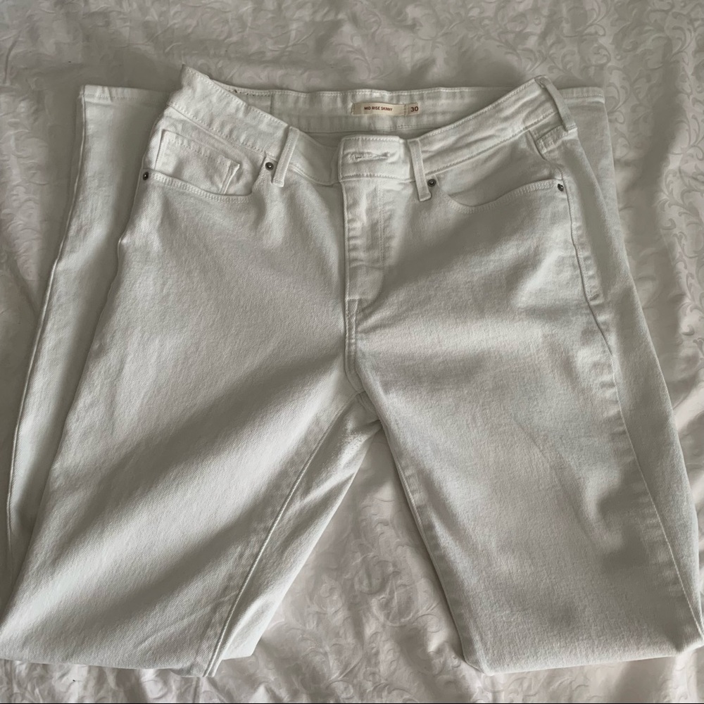 White Levi Jeans Mid Rise Skinny